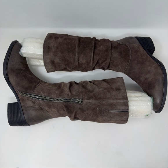 Born Peavy Suede Boots - Picture 7 of 9